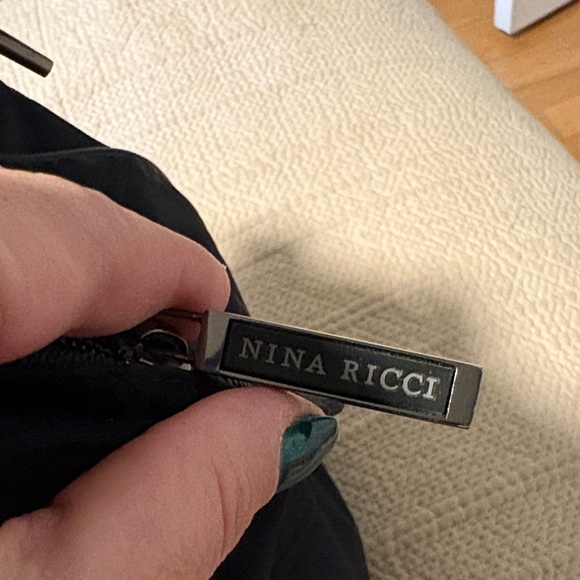 Nina Ricci duffle/computer bag with 2 compartments in EUC. - Picture 11 of 13